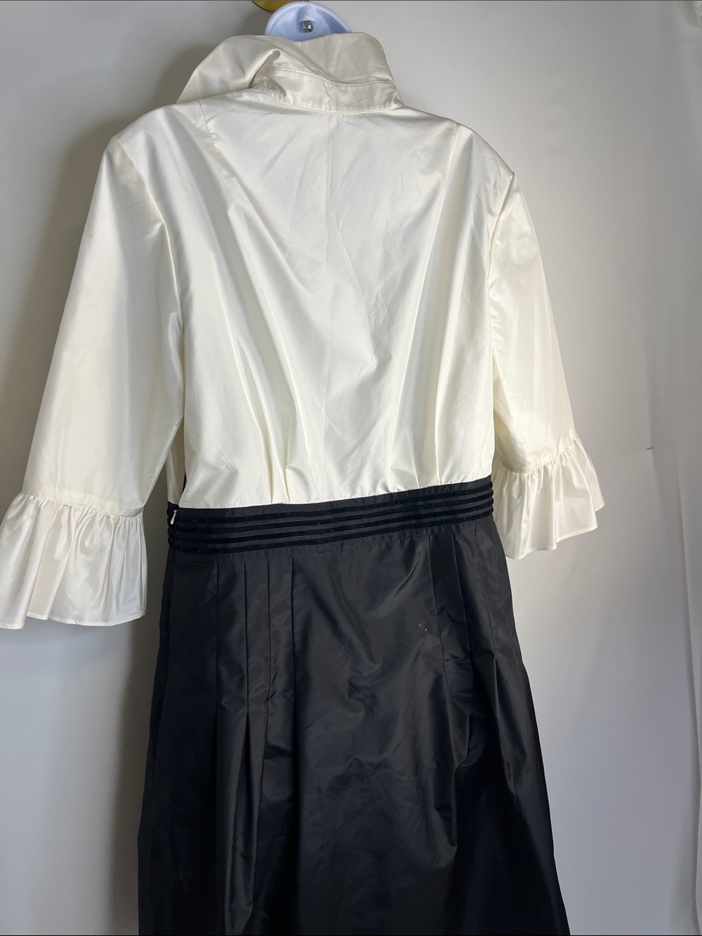 Kay Unger Ivory and Black Fancy  Dress with Ruffle Sleeves and Brooch - Picture 5 of 11